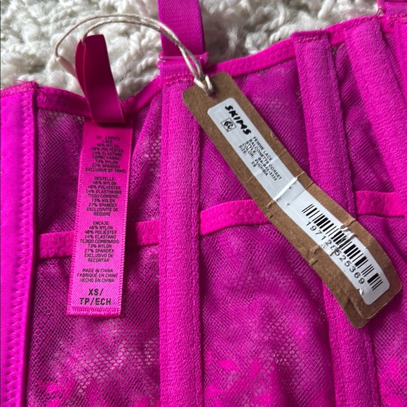 Lace Underwire Bra in Vibrant Pink - Picture 5 of 5